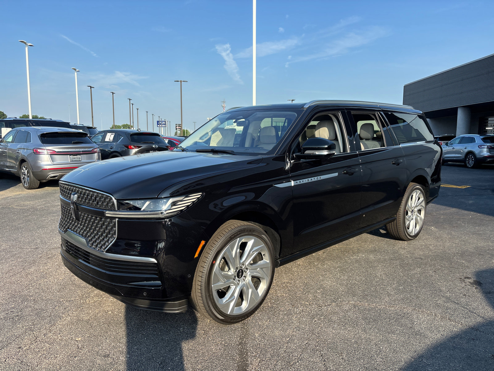 New 2025 Lincoln Navigator L Reserve image 3