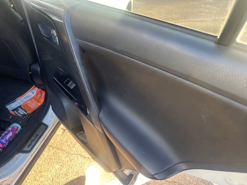 Used 2016 Toyota RAV4 SE image 20