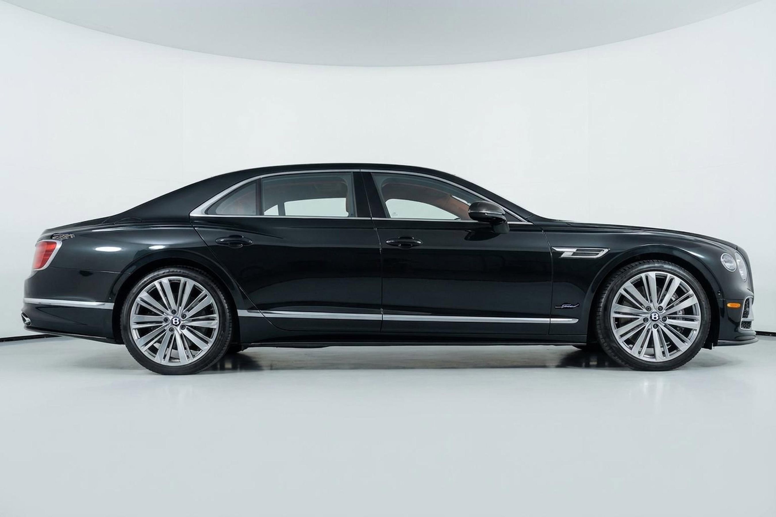 Used 2025 Bentley Flying Spur Plug-In Hybrid image 5