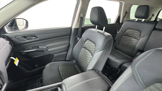 New 2026 Nissan Pathfinder S image 13