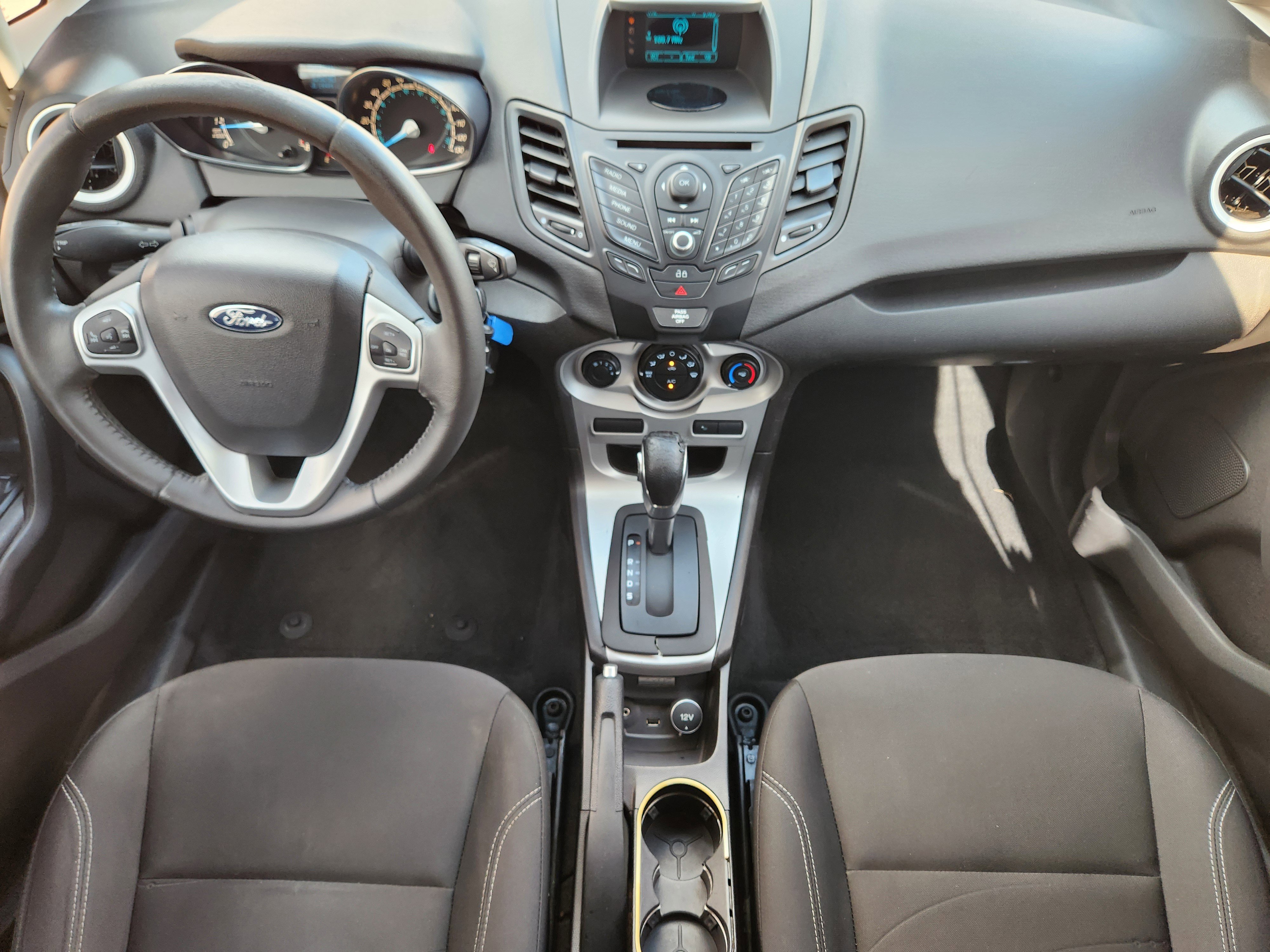 Used 2015 Ford Fiesta SE image 25