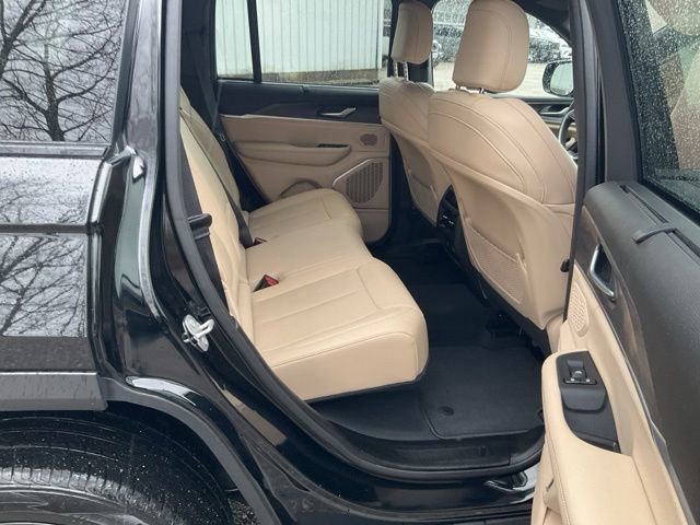 Used 2023 Jeep Grand Cherokee Limited w/ Luxury Tech Group II AWD/4WD image 22