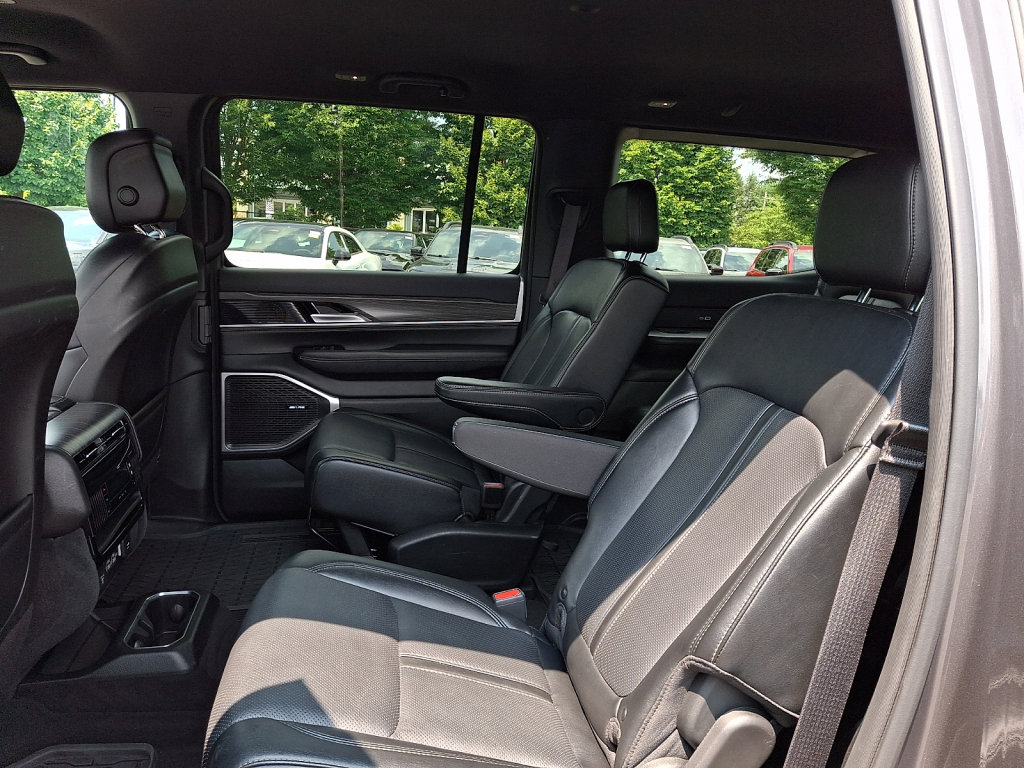 Used 2024 Jeep Wagoneer Series II AWD/4WD image 20