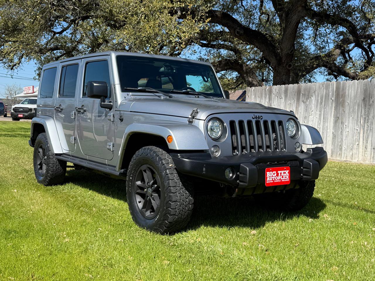 Used 2017 Jeep Wrangler Unlimited Sahara AWD/4WD image 4