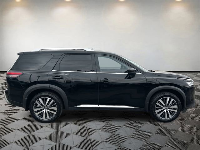 Used 2022 Nissan Pathfinder Platinum w/ Lighting Package (N92) image 4