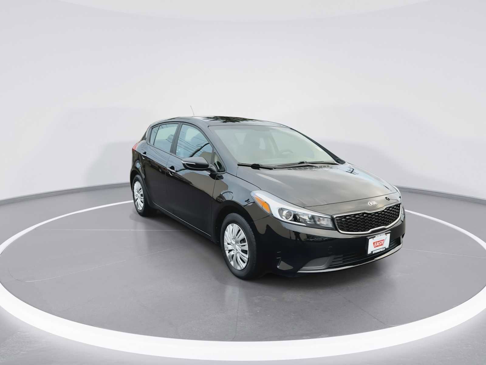Used 2017 Kia Forte LX image 2