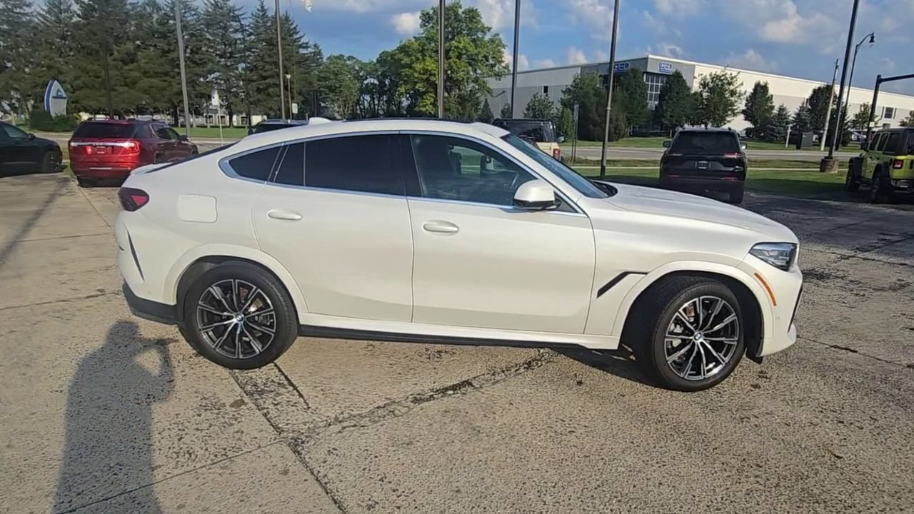 Used 2022 BMW X6 xDrive40i AWD/4WD image 11