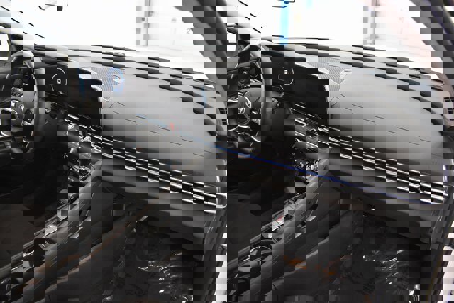 Used 2025 Hyundai Elantra SEL image 20