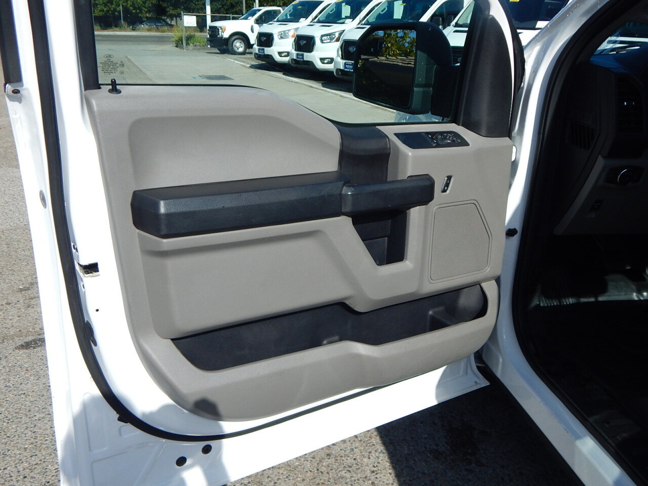 Used 2017 Ford F150 XL w/ Equipment Group 101A Mid RWD image 17