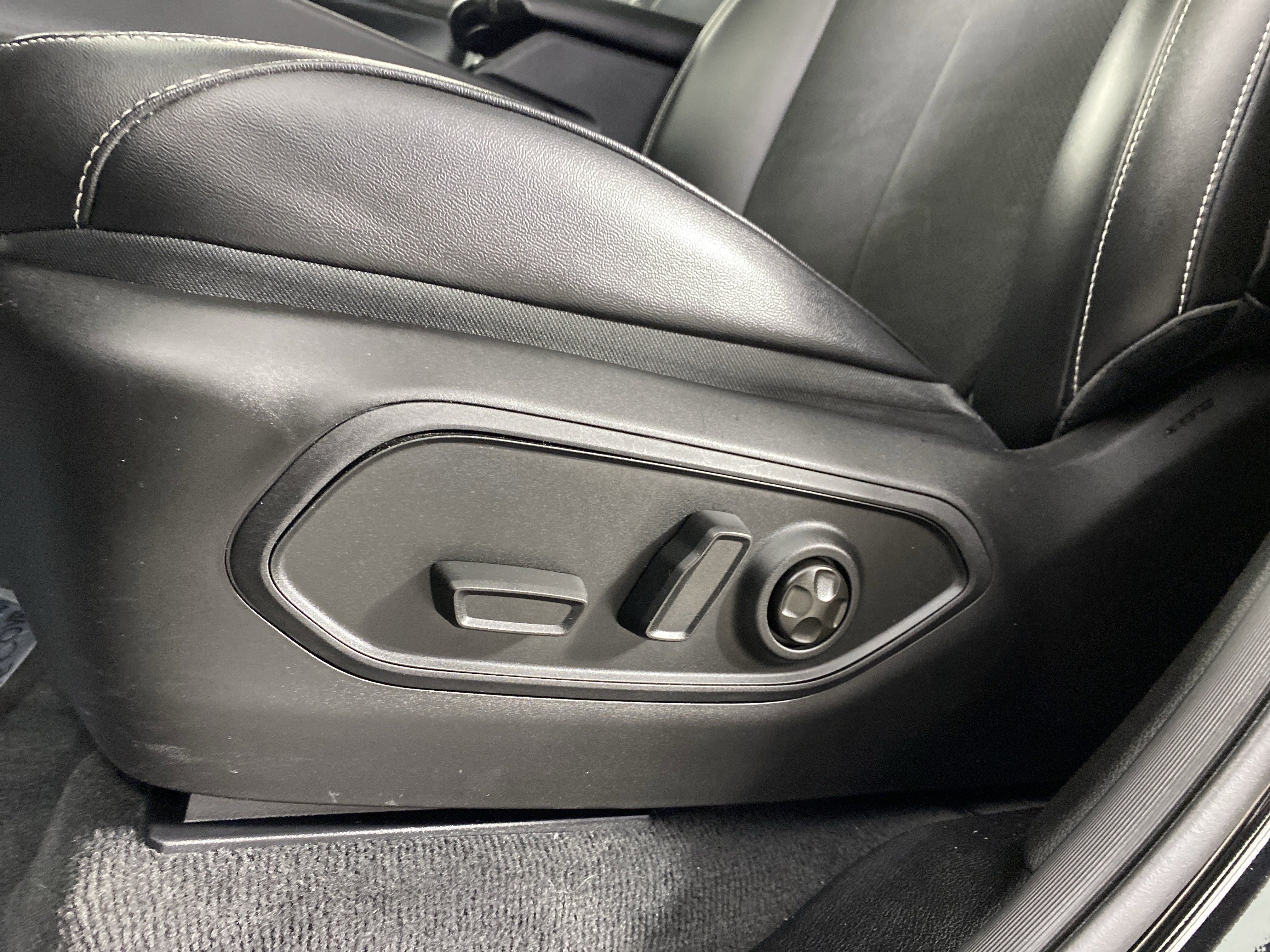 Used 2023 Jeep Grand Cherokee L Laredo image 18