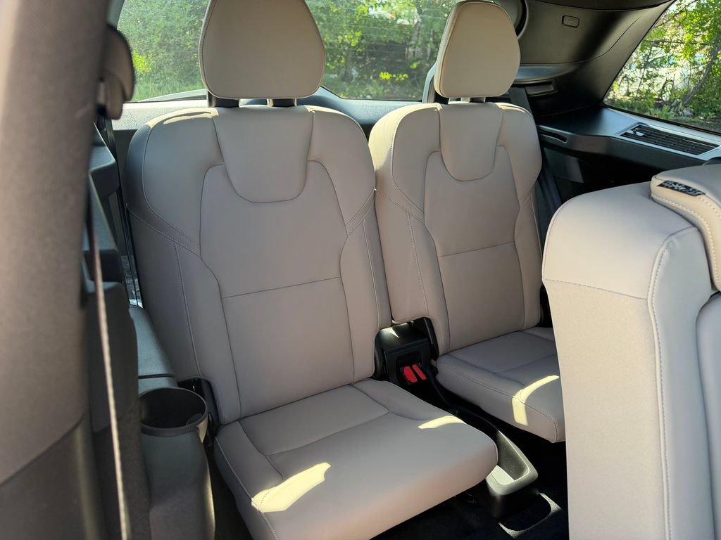 New 2026 Volvo XC90 B6 Plus w/ Protection Package Premier AWD/4WD image 13