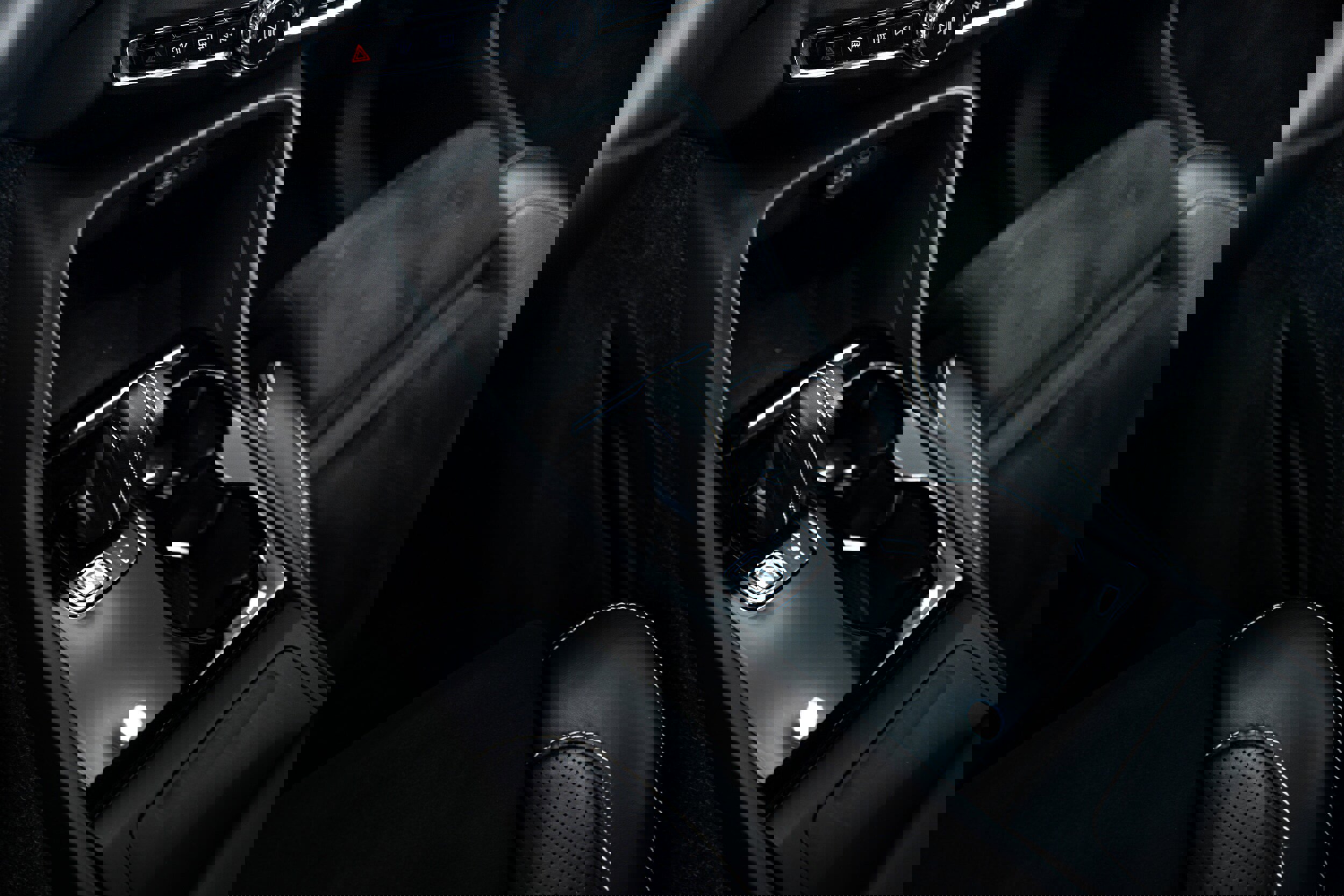 Used 2021 Volvo XC40 P8 Recharge image 12