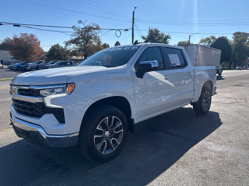 Used 2023 Chevrolet Silverado 1500 LT AWD/4WD image 3