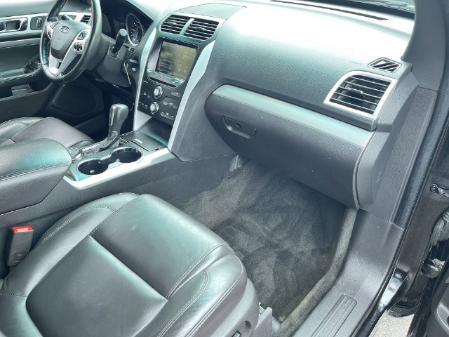 Used 2015 Ford Explorer XLT w/ Equipment Group 202A AWD/4WD image 26