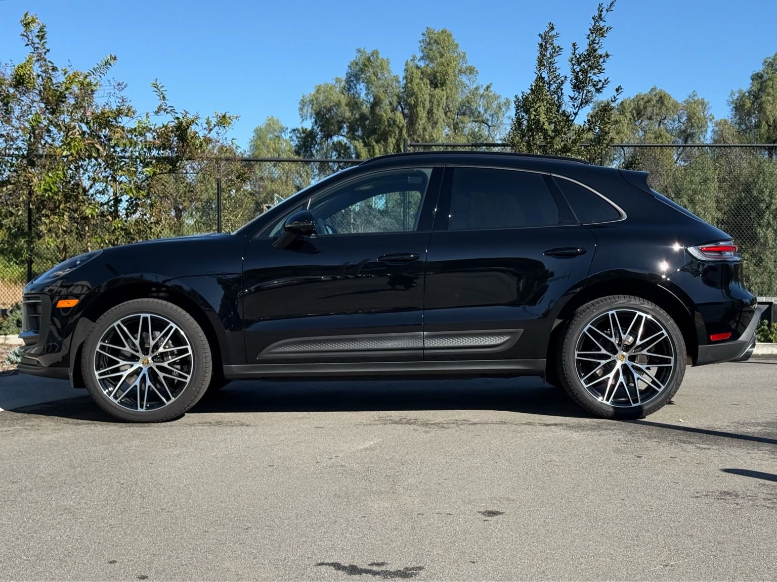 Used 2025 Porsche Macan image 2