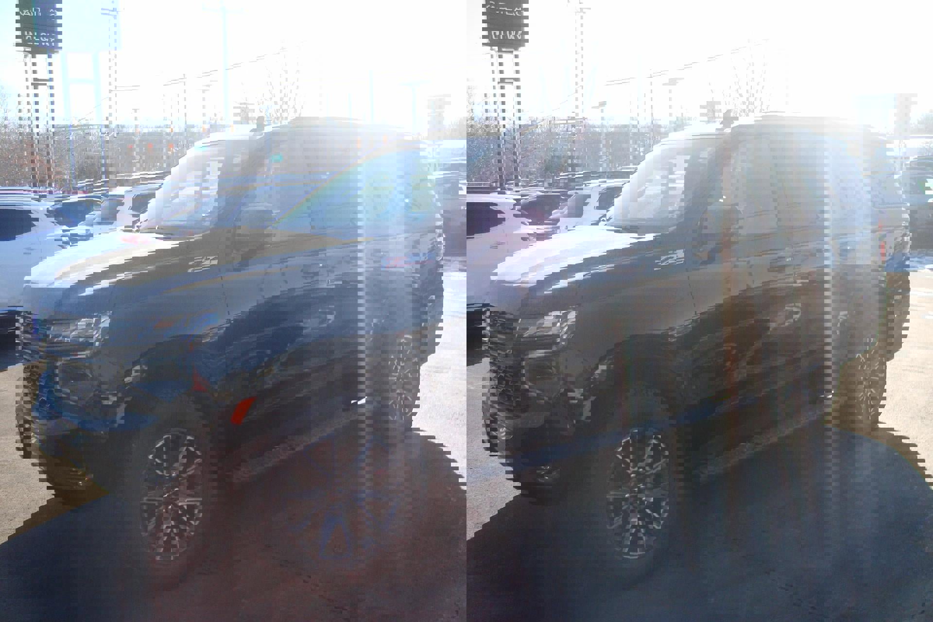 Used 2024 Chevrolet Tahoe Z71 w/ Luxury Package image 2