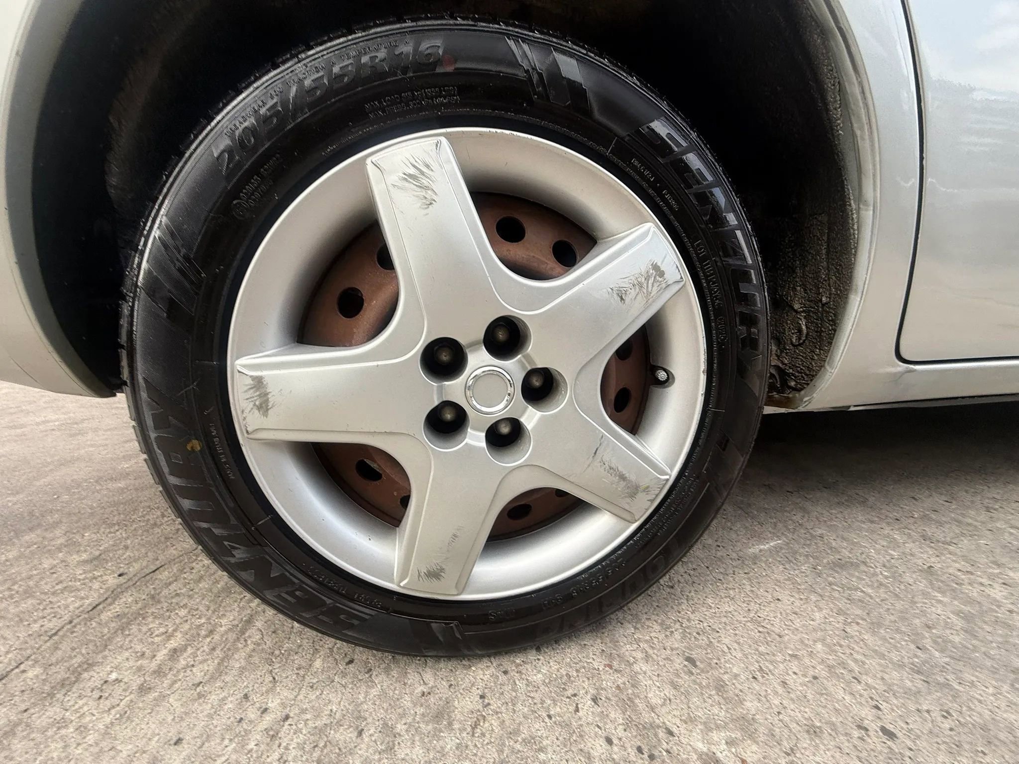 Used 2004 Toyota Matrix FWD image 26