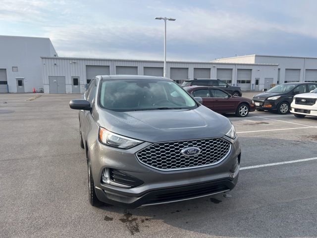 Used 2024 Ford Edge SEL w/ Convenience Package image 4
