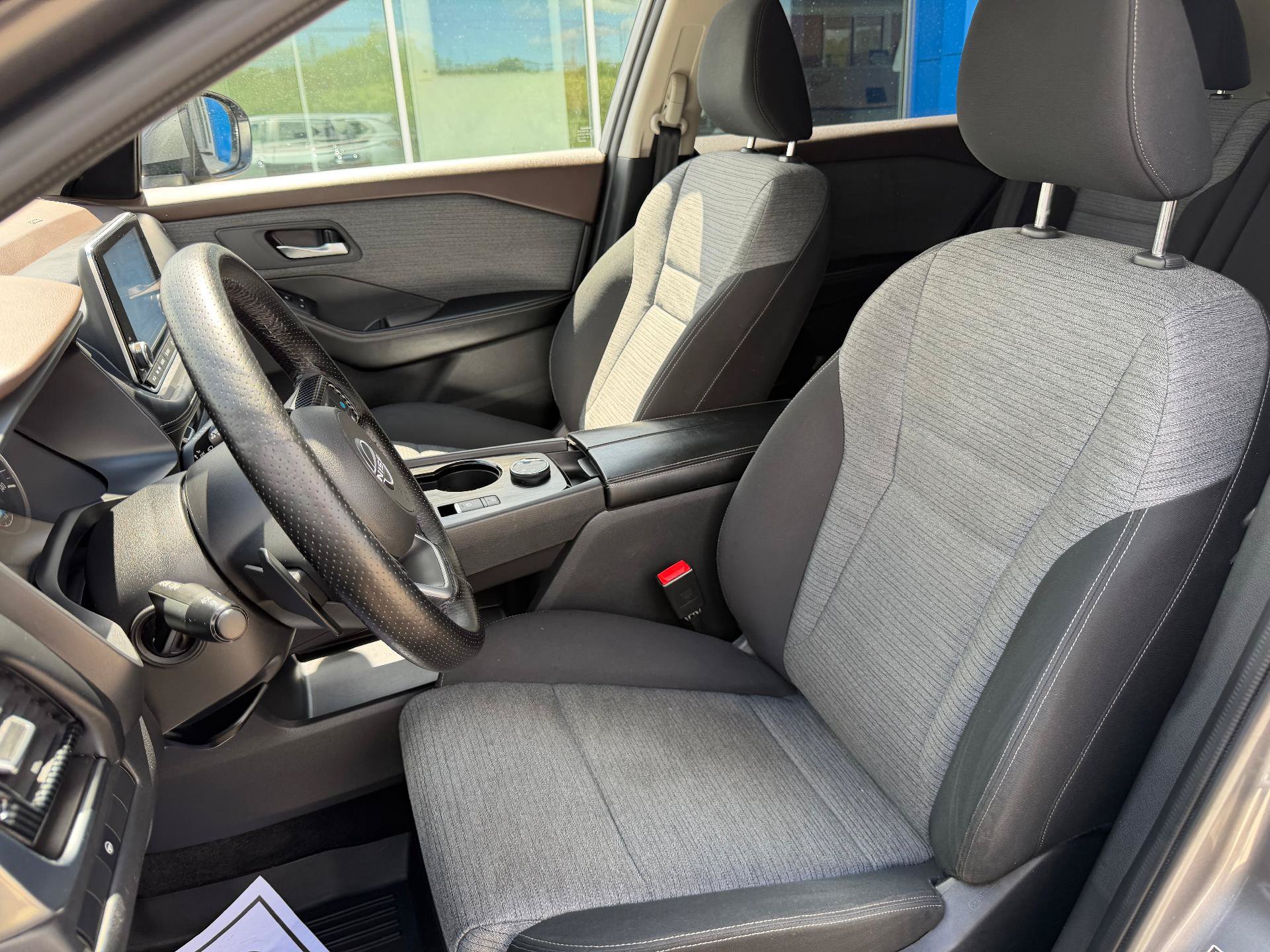 Used 2023 Nissan Rogue SV AWD/4WD image 17