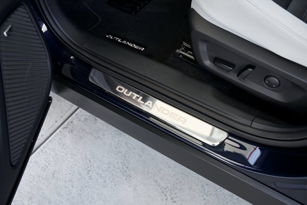 Used 2025 Mitsubishi Outlander SE FWD image 21