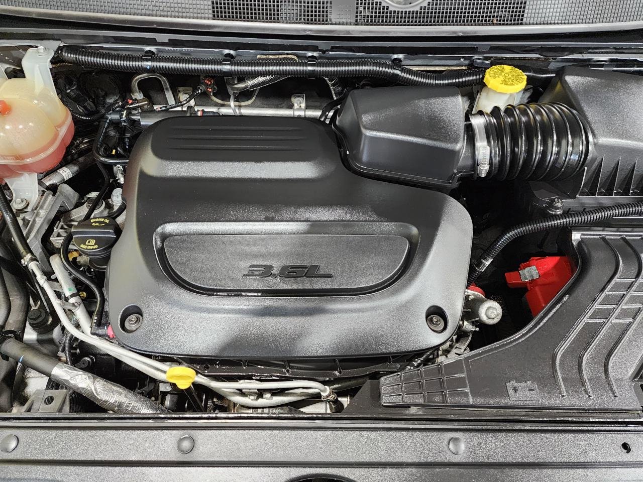 Used 2020 Chrysler Pacifica Touring w/ S Appearance Package image 31