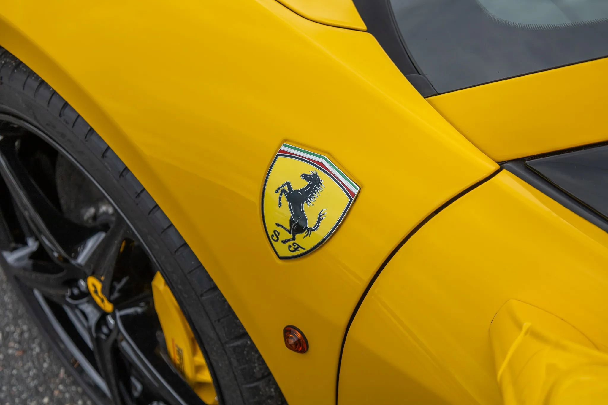 Used 2013 Ferrari 458 Spider RWD image 25