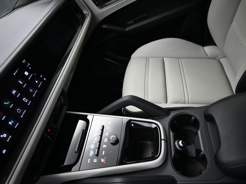 Used 2024 Porsche Cayenne S image 20