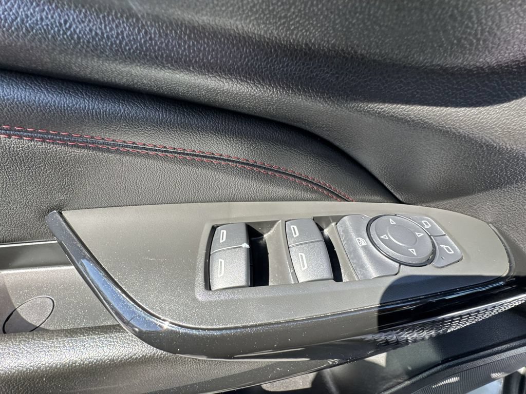 Used 2025 Chevrolet Trax RS w/ Sunroof Package FWD image 13
