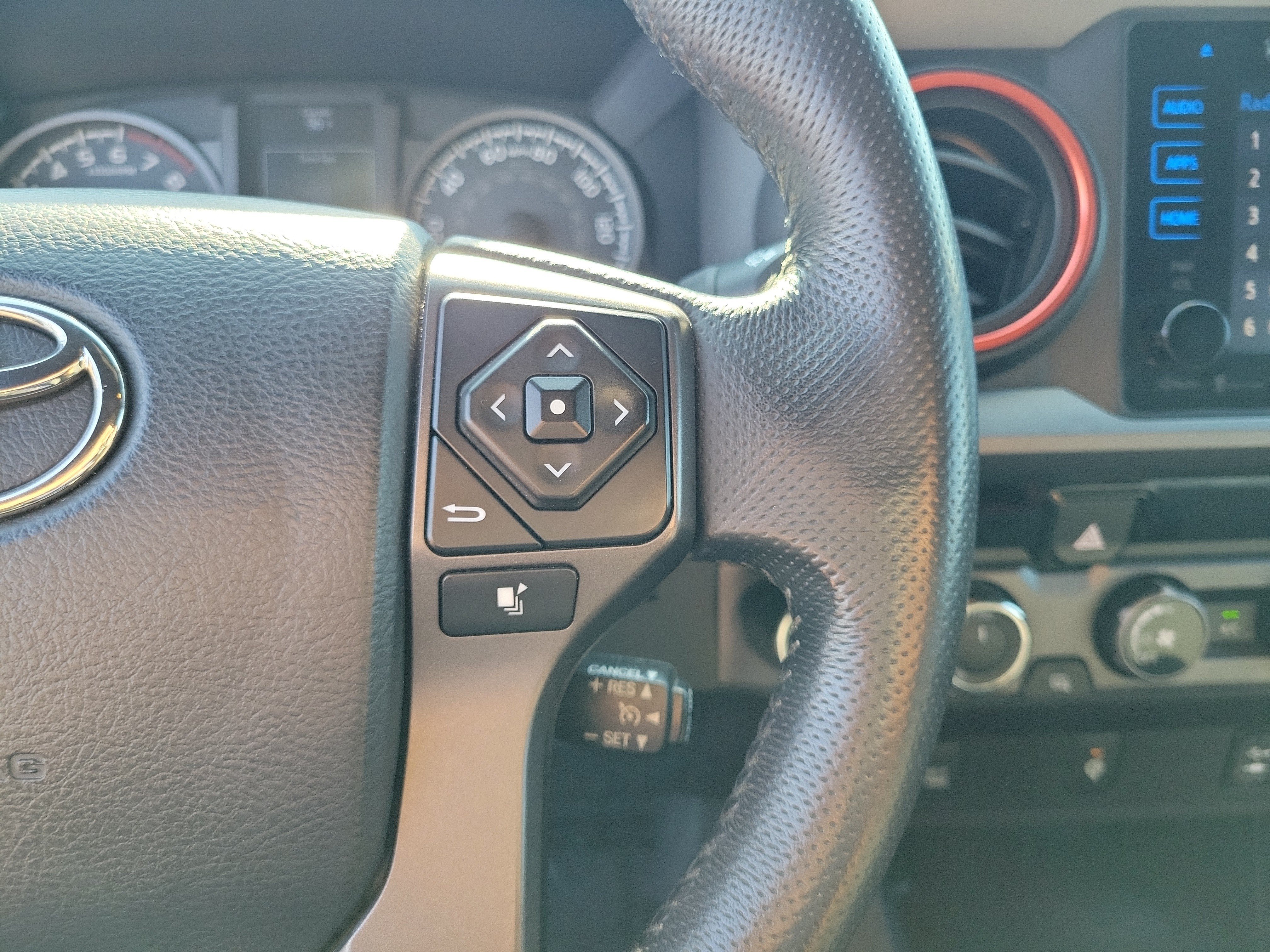 Used 2017 Toyota Tacoma TRD Off-Road w/ Tow Package (A/T) AWD/4WD image 23