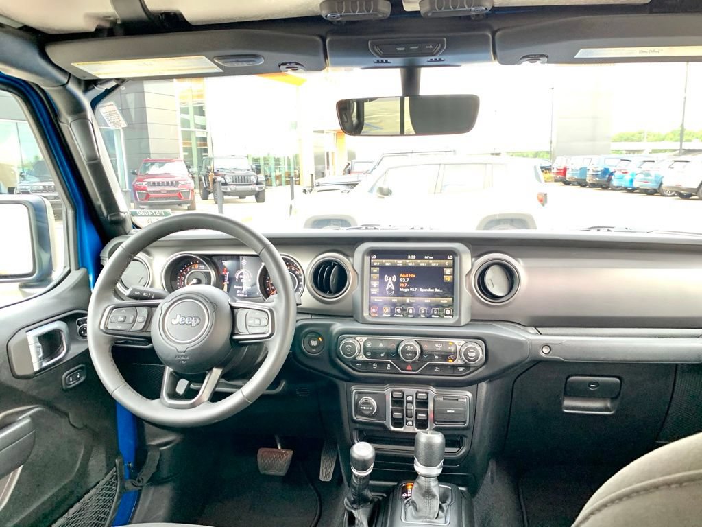 Used 2023 Jeep Gladiator Sport AWD/4WD image 24