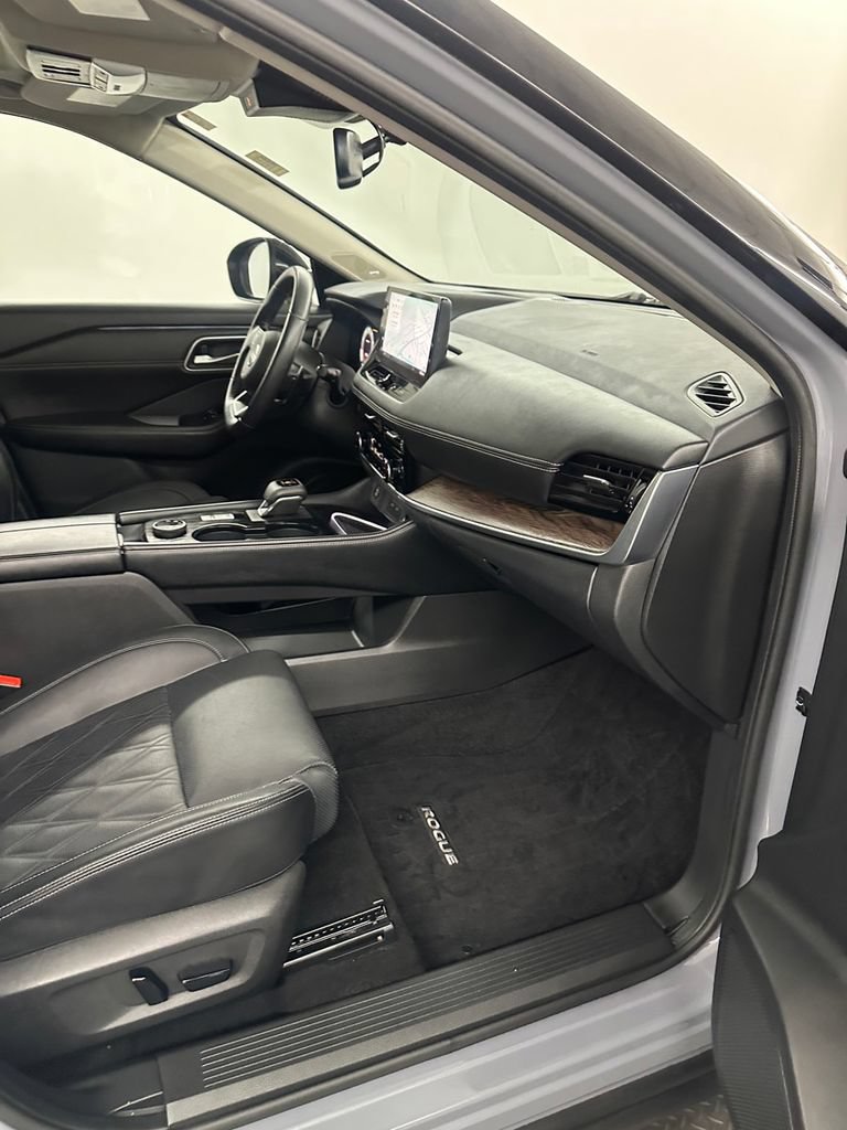 Used 2024 Nissan Rogue Platinum w/ Platinum Premium Package AWD/4WD image 35