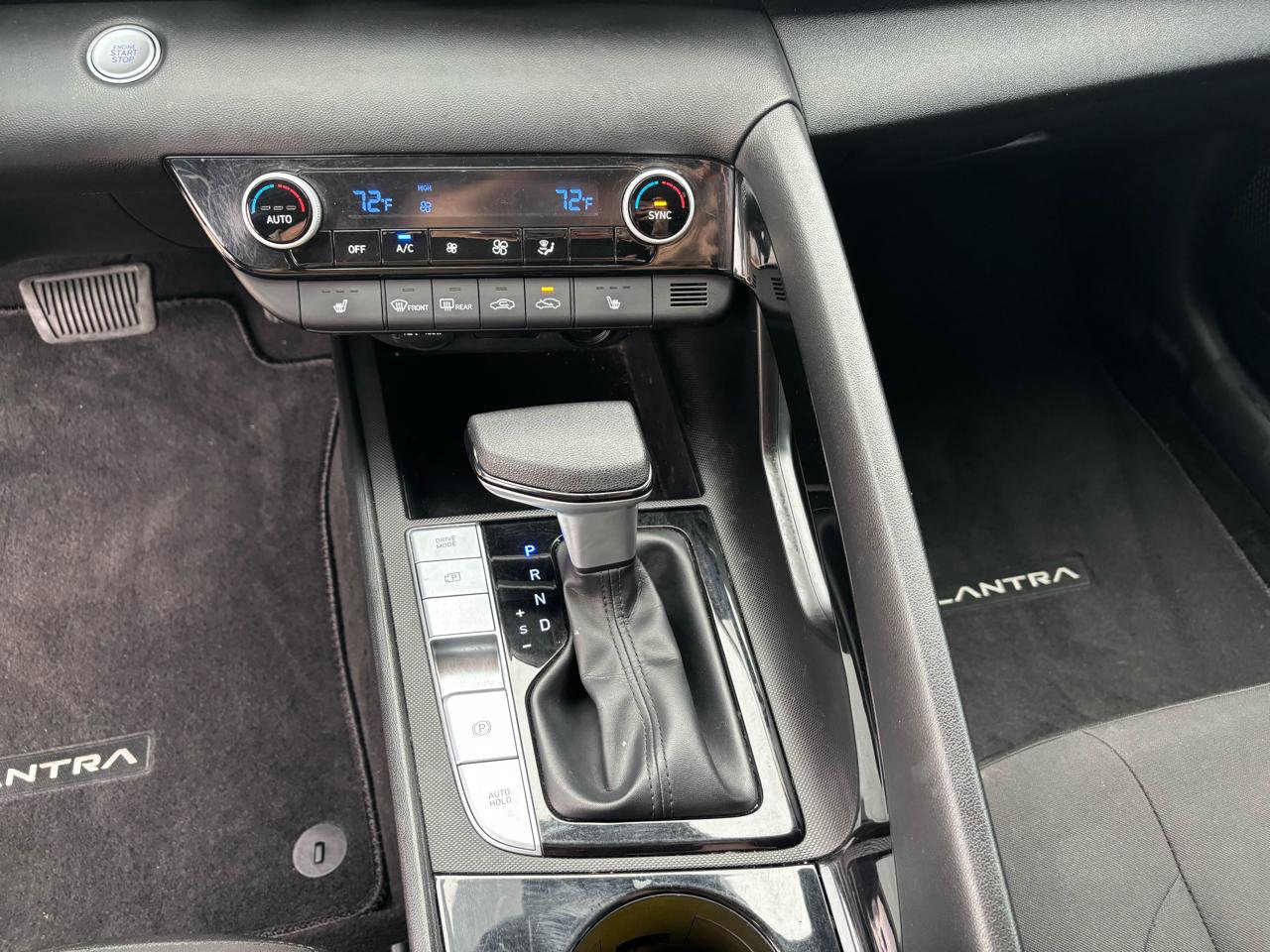 Used 2022 Hyundai Elantra Blue image 18
