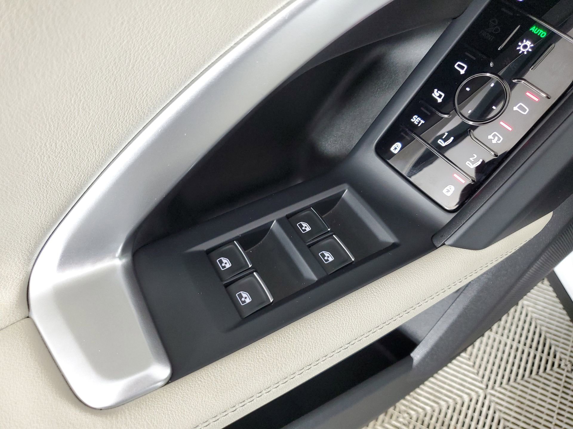 Certified 2025 Audi Q5 2.0T Premium image 31