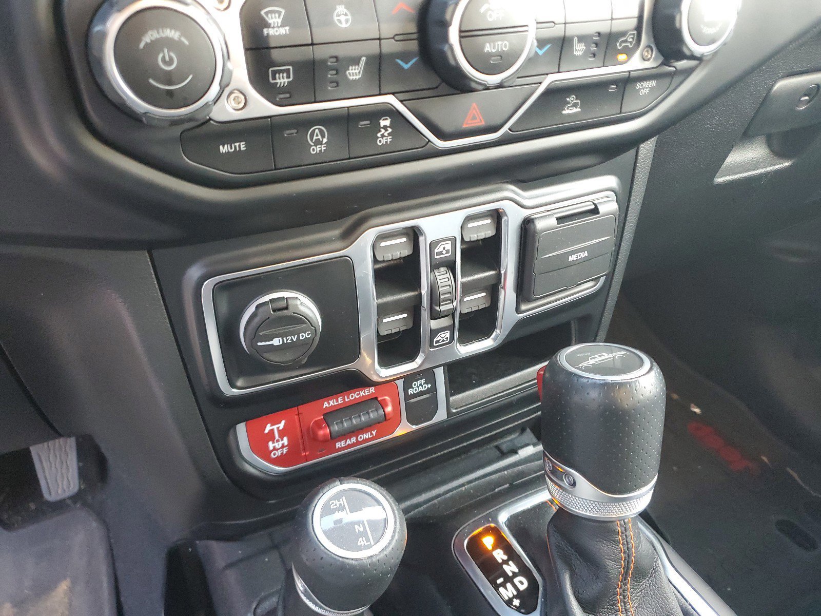 Used 2022 Jeep Gladiator Mojave w/ LED Lighting Group AWD/4WD image 19
