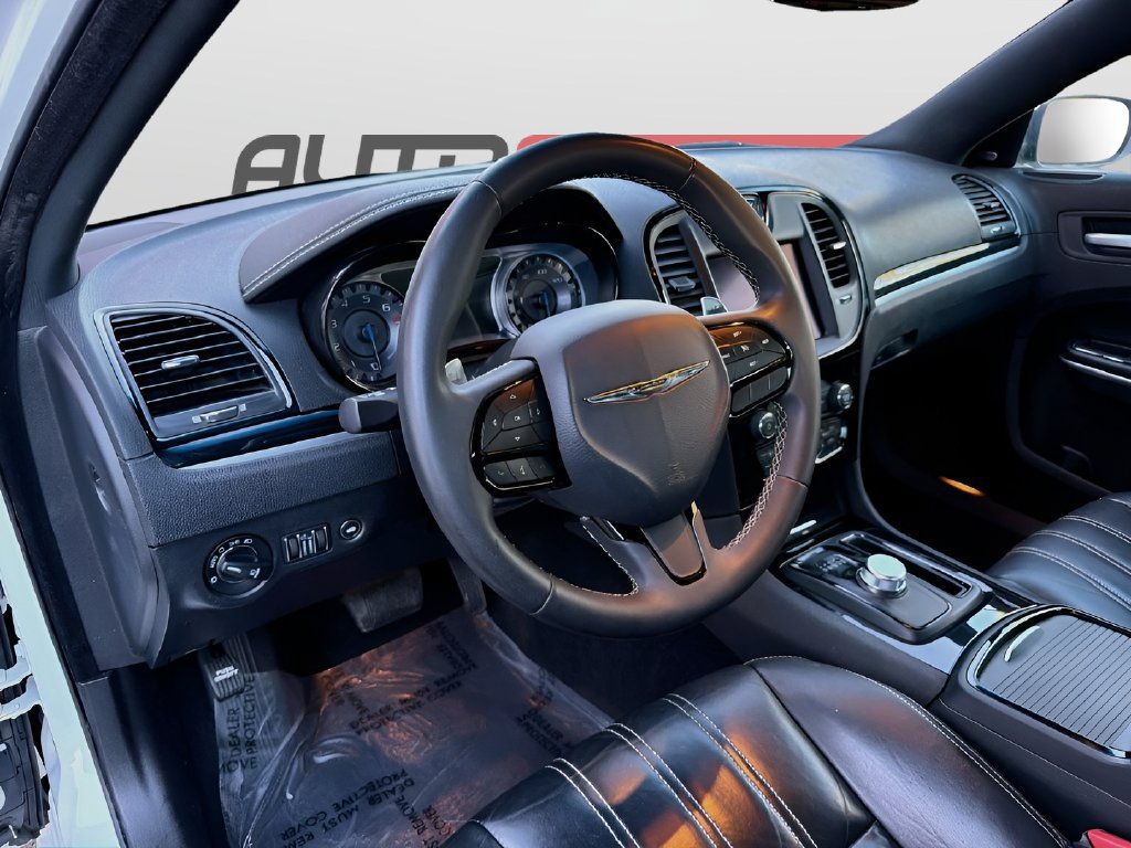 Used 2023 Chrysler 300 S RWD image 9
