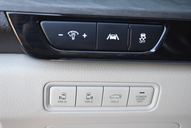 Used 2024 Kia Carnival EX FWD image 23