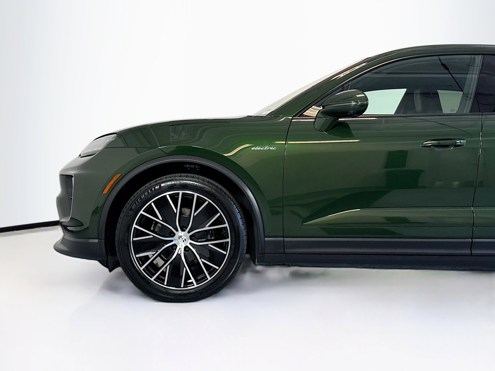 Certified 2024 Porsche Macan 4 Electric AWD/4WD image 28