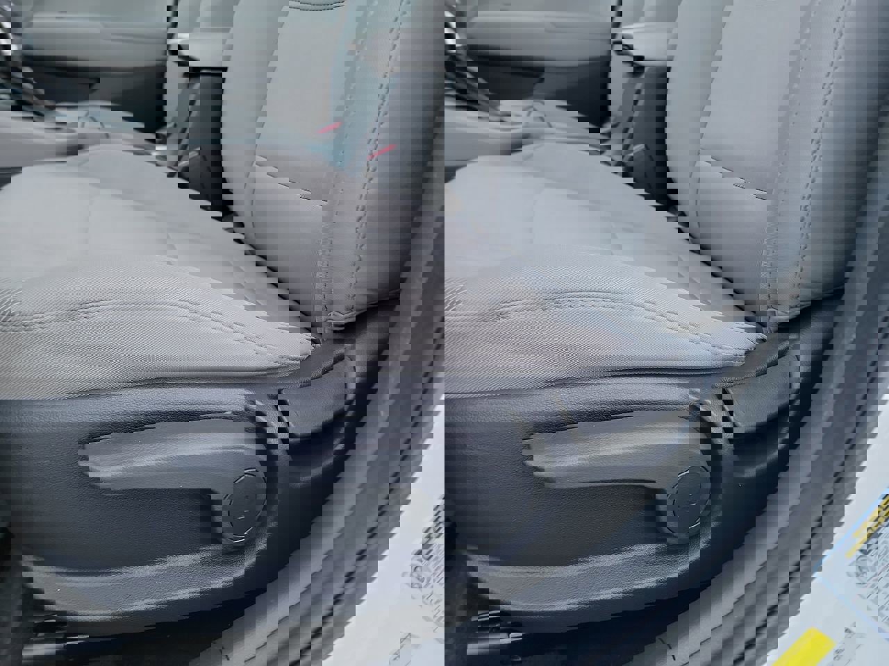 Used 2017 Hyundai Elantra SE image 12