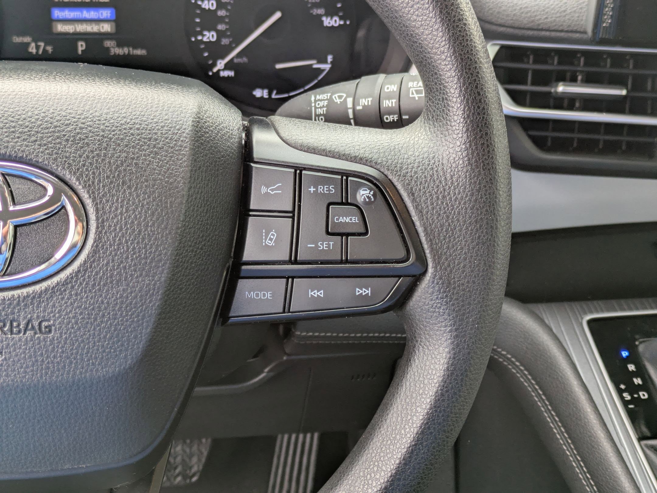 Used 2025 Toyota Sienna LE image 20