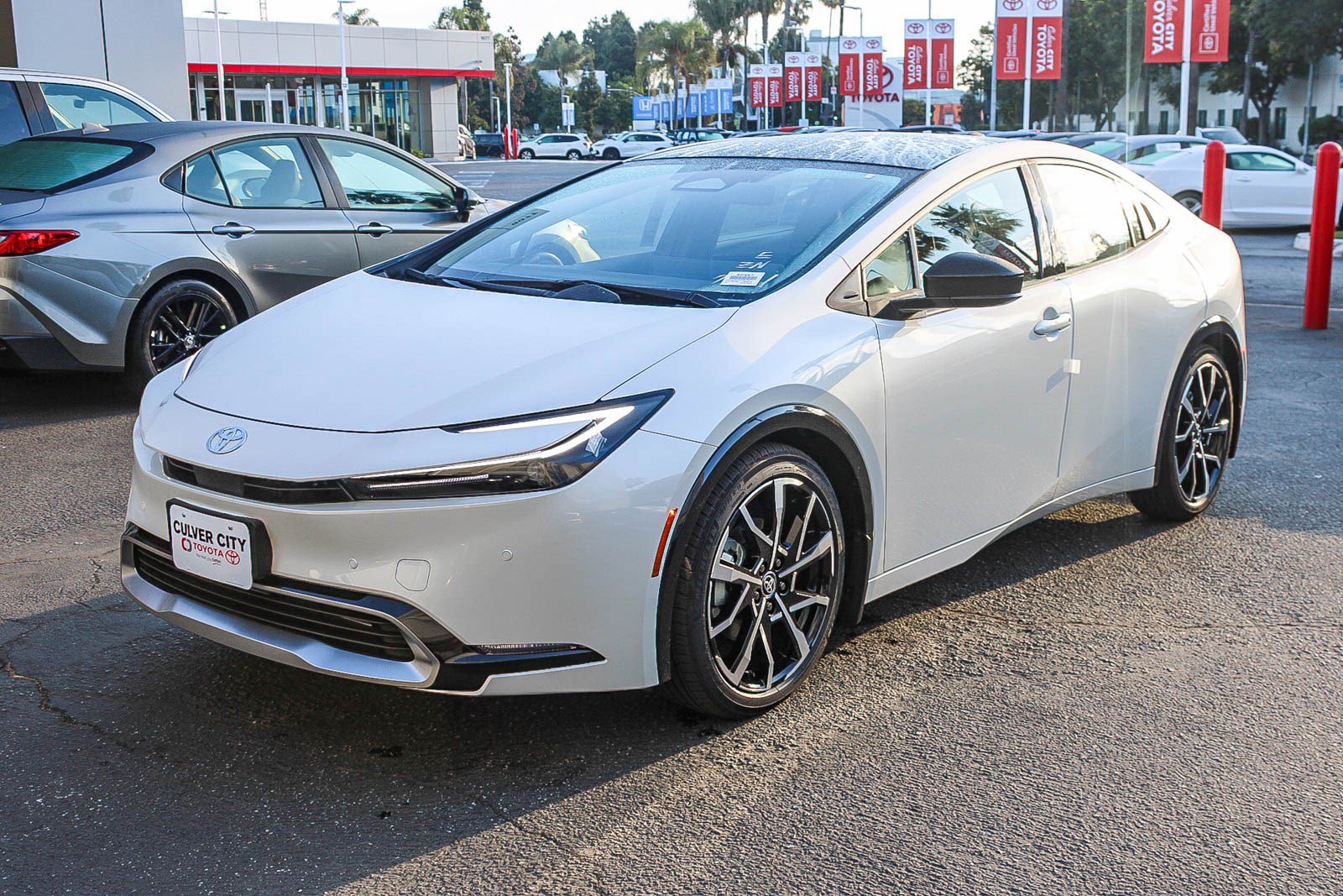 New 2026 Toyota Prius Plug-In Hybrid FWD image 3