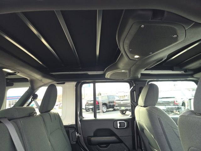 Used 2025 Jeep Wrangler Unlimited Sahara w/ Safety Group image 43