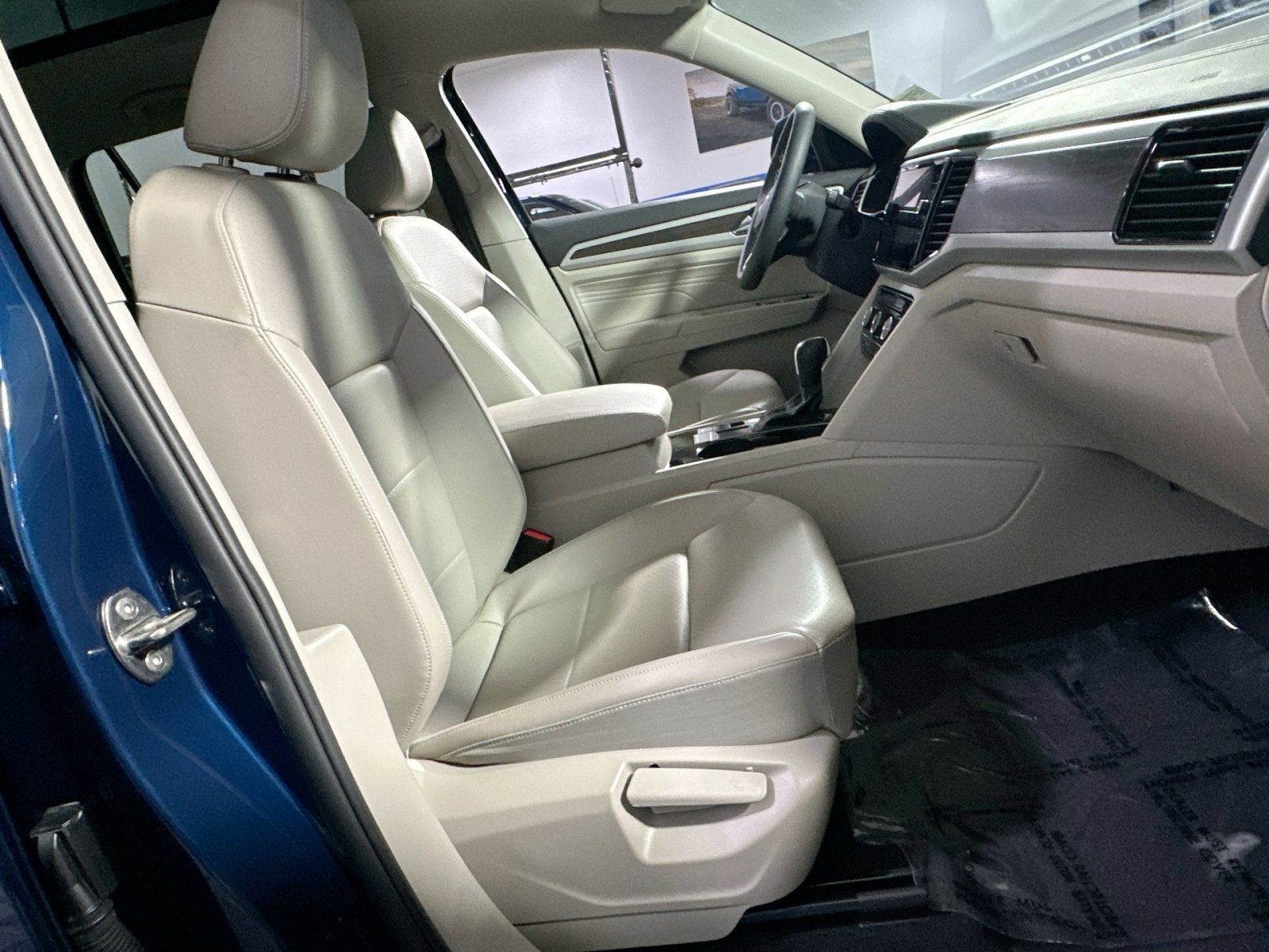 Used 2023 Volkswagen Atlas SE w/ Panoramic Sunroof Package image 34