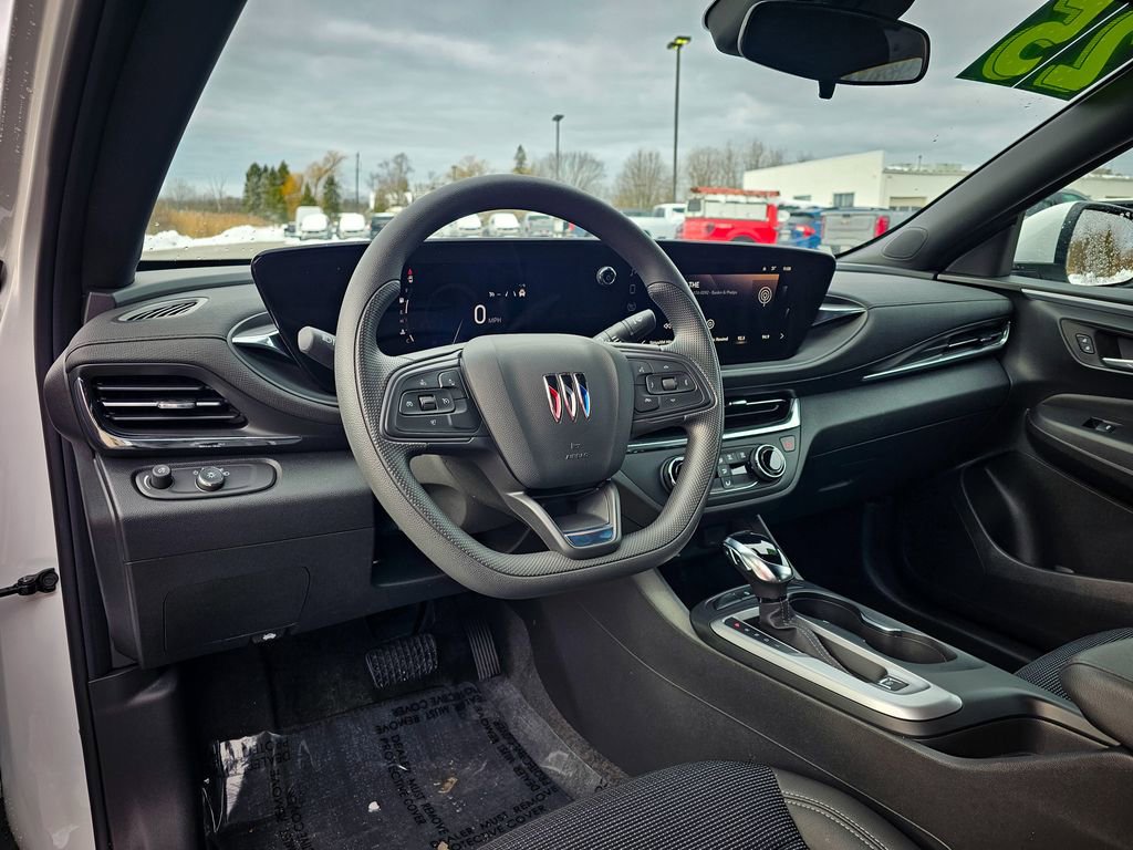 Used 2025 Buick Envista Preferred image 13