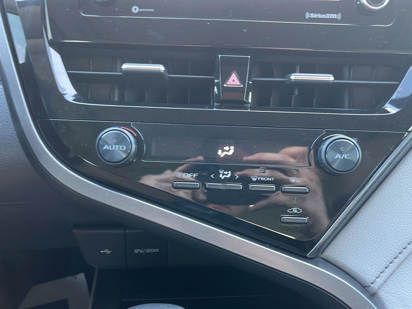 Used 2021 Toyota Camry SE w/ Cold Weather Package image 20