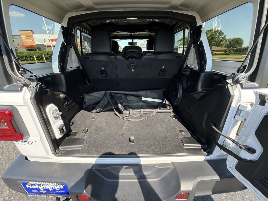 Used 2020 Jeep Wrangler Unlimited Sahara AWD/4WD image 19
