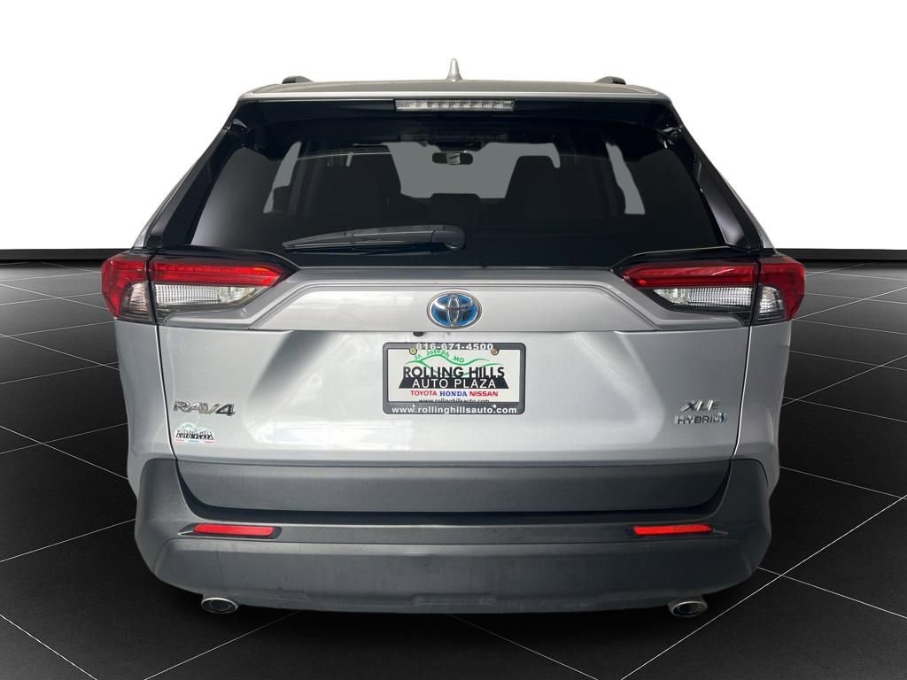 Used 2019 Toyota RAV4 XLE w/ Convenience Package AWD/4WD image 4