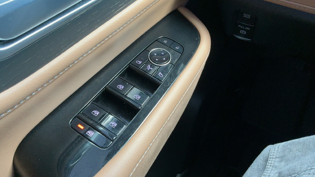 Used 2025 INFINITI QX80 Sensory AWD/4WD image 14