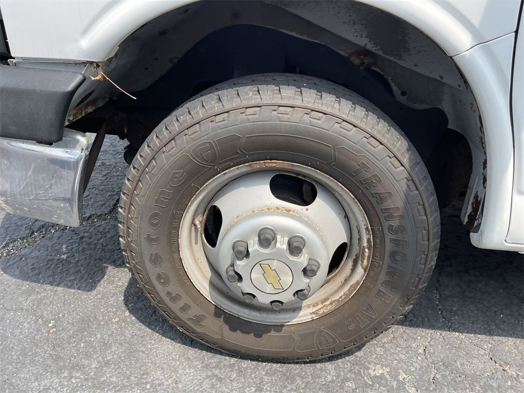 Used 2014 Chevrolet Express 4500 w/ RV Package image 6