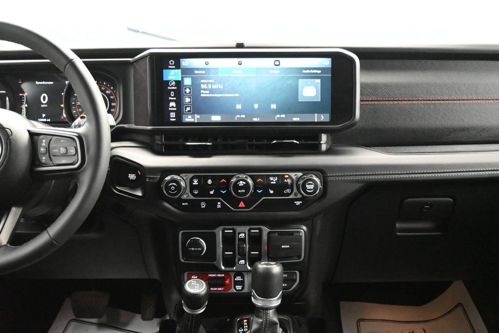Used 2025 Jeep Wrangler Unlimited Rubicon w/ Convenience Group AWD/4WD image 19