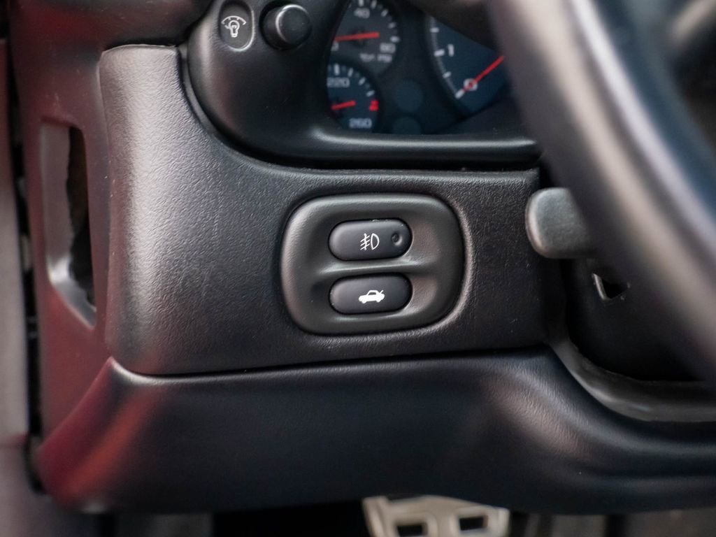 Used 2001 Chevrolet Corvette Coupe w/ Preferred Equipment Group1 image 19